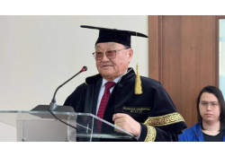 Сансарын нисгэгч газардсан өдрөөрөө "Хүндэт профессор" цол хүртэв