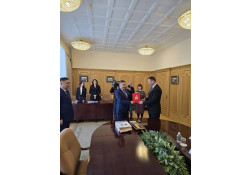 Консулын патентын хуулбараа барив