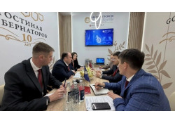 Өвөр Байгалийн хязгаарын Санктпетербургийн олон улсын эдийн засгийн форумд оролцож буй  төлөөлөгчид Монголтой худалдааны харилцааг хөгжүүлэх шинэ боломжууд байгаа талаар ярилцлаа