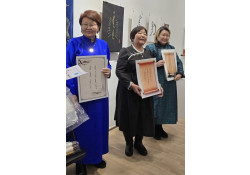 Улаан-Үд хотноо монгол бичгийн "Шидэт бийр" үзэсгэлэн нээгдэв