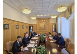 Консулын патентын хуулбараа барив