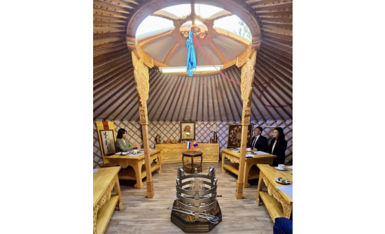 Ерөнхий консул Ц.Ганхуяг ОХУ-ын ГХЯ-ны Улаан-Үд хот дахь Төлөөлөгчийн газрын Тэргүүн хатагтай А.И.Пономарёватай  уулзан, цаашдын харилцаа, хамтын ажиллагааны асуудлаар зөвлөлдлөө.