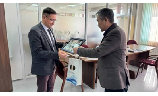 Ерөнхий консул Ц.Ганхуяг Дорнод-Сибирийн Технологи, Удирдлагын Улсын их сургуульд зочилж  тэнд суралцаж буй Монгол оюутнуудтай уулзан,  сургуулийн удирдлагуудтай хамтран ажиллах тодорхой чиглэлүүдийн талаар санал солилцлоо.