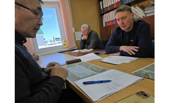 Монгол Улсаас ОХУ-ын Улаан-Үд хотод суугаа Ерөнхий консул Ц.Ганхуяг тэргүүтэй Ажлын хэсэг 2025 оны 11-р сарын 01-ний өдөр ОХУ-ын Монды боомтод ажиллав.