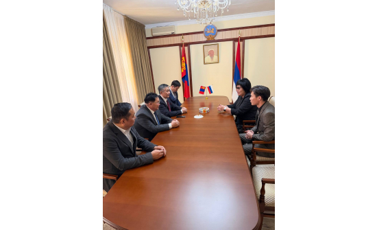 Хүндэт өргөмжлөл гардуулав