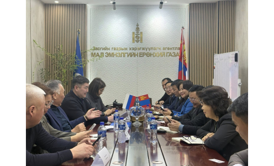 БҮГД НАЙРАМДАХ БУРИАД УЛСЫН ТӨЛӨӨЛӨГЧДИЙГ ХҮЛЭЭН АВЧ УУЛЗЛАА