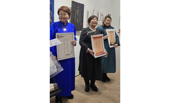 Улаан-Үд хотноо монгол бичгийн "Шидэт бийр" үзэсгэлэн нээгдэв