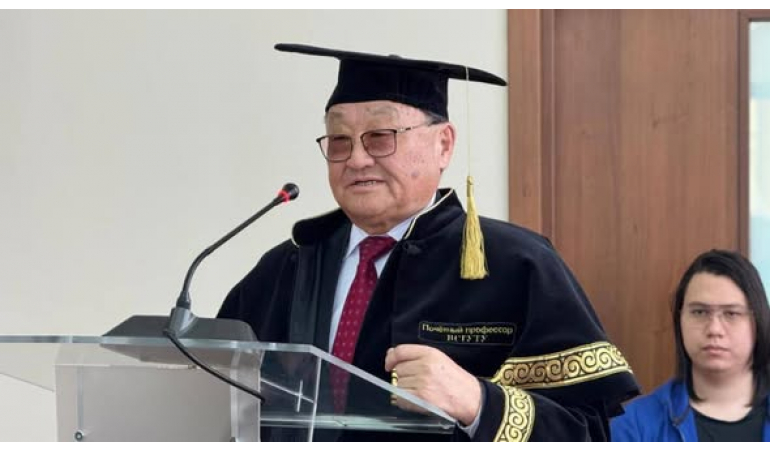 Сансарын нисгэгч газардсан өдрөөрөө "Хүндэт профессор" цол хүртэв