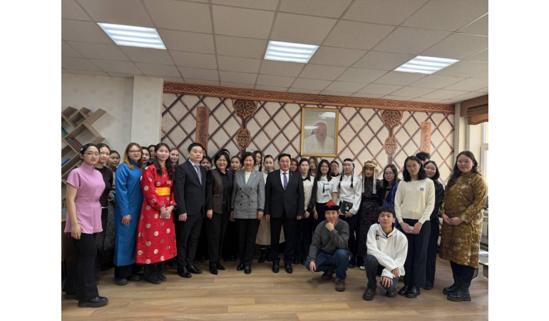 Цагаан сарын баярыг тохиолдуулан монгол ёс заншил, монгол бичиг, уран бичлэгийн уралдаан зохион байгууллаа